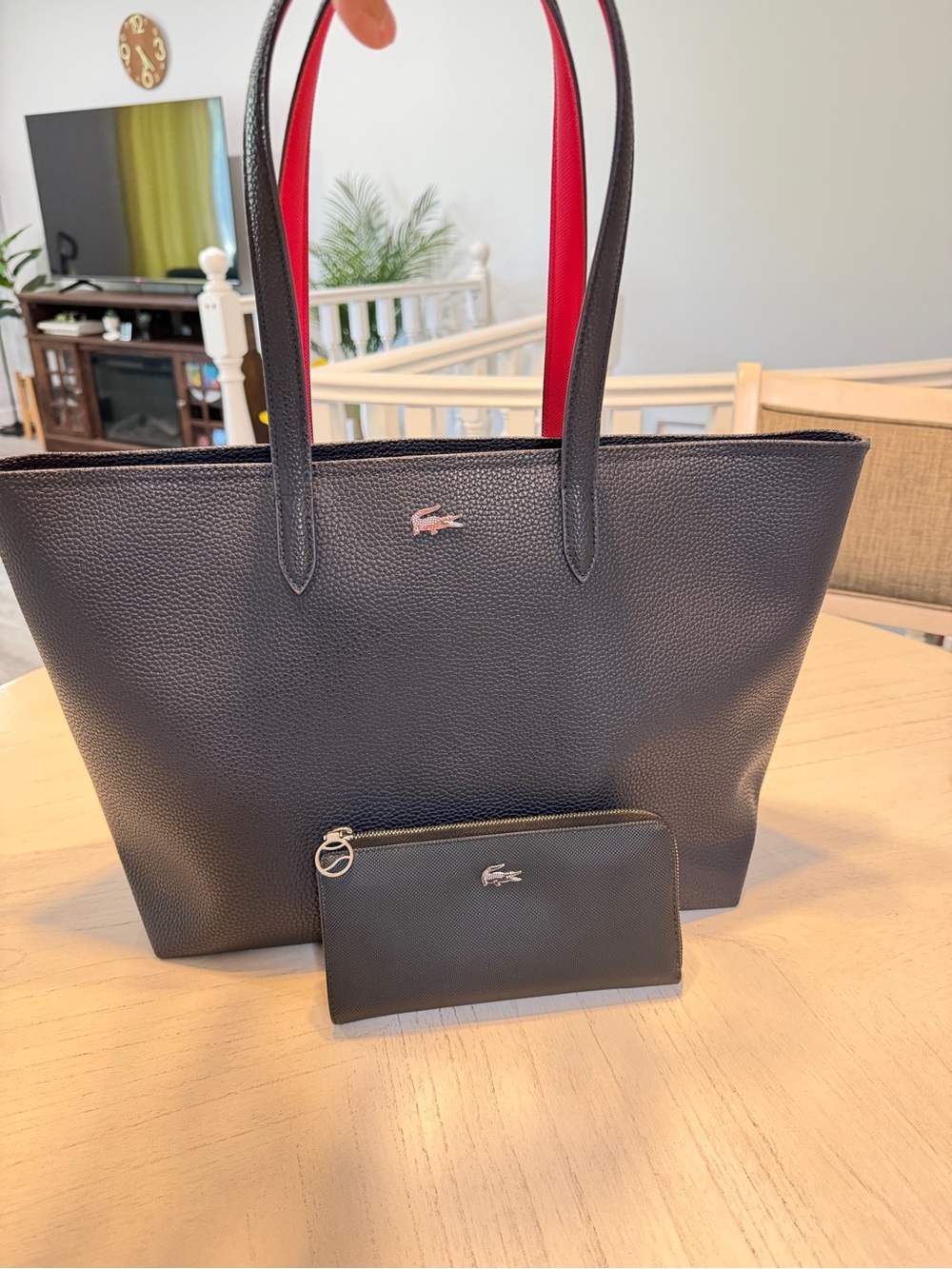 Lacoste  Anna Zip tote Large (free lacoste wallet)